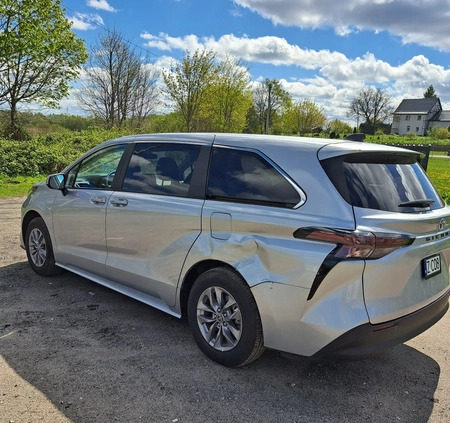 Toyota Sienna cena 229000 przebieg: 10000, rok produkcji 2023 z Trzebiatów małe 121